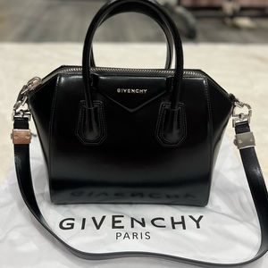 Small Givenchy Antigona Bag in box leather. Like new.